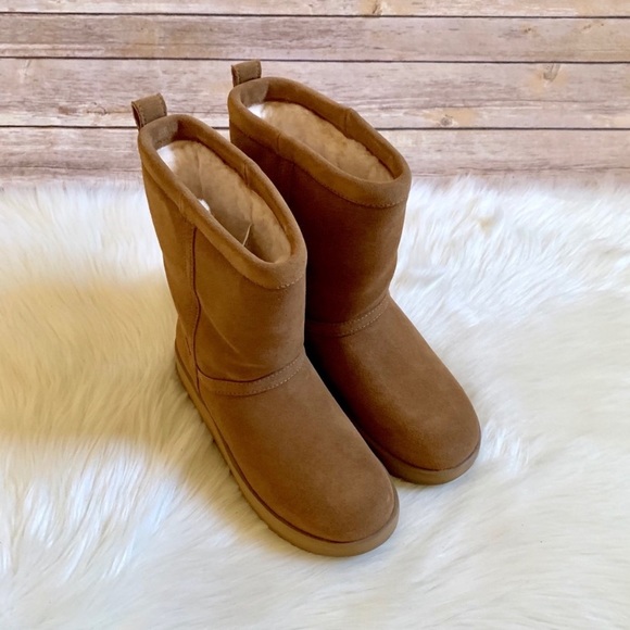 UGG Chestnut Classic Short Waterproof Boots - Picture 5 of 8